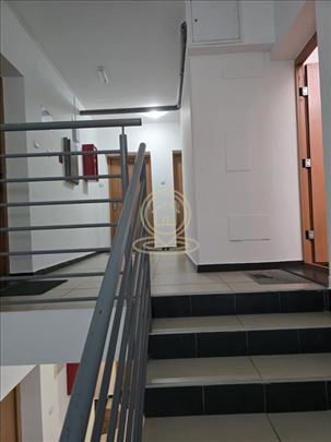 Na Prodaju Četvorosoban Dupleks Stan 96m² Bulevar