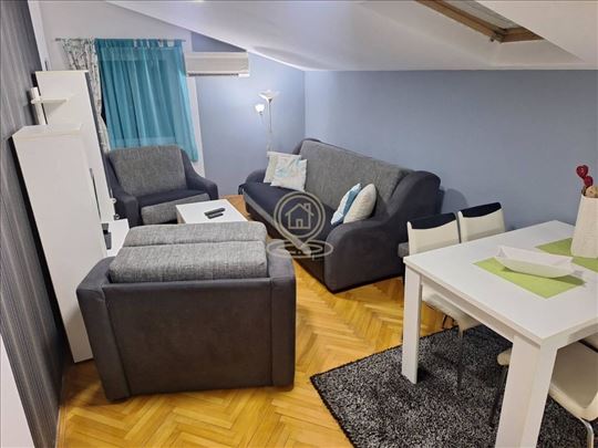 Na prodaju dvosoban stan u centru Niša, Marger, ko