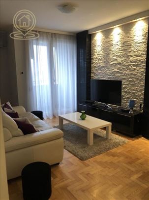 Na prodaju jednoiposoban stan - Bulevar Evrope 42m