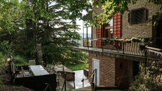Na prodaju kuća na Fruškoj gori