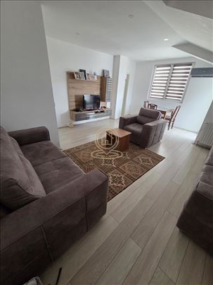 Na prodaju namesten trosoban stan u Centru