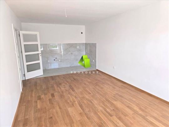 Nenamešten dvoiposoban stan u novoj zgradi na Bule