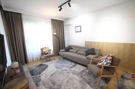 Nov stan sa garažom i dvorištem, Wellport, ID 9491