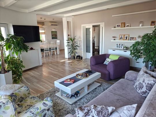 Petrovaradin, Blok 8 – kuća 270 m², 5.0 soba, 4 ku