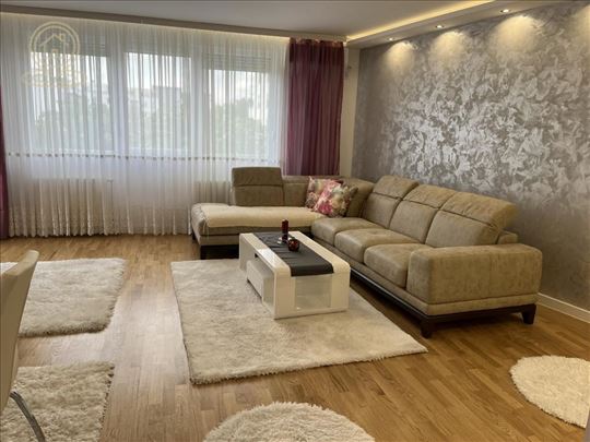 Prodaja četvorosobnog stana Novi Sad – Delux novog