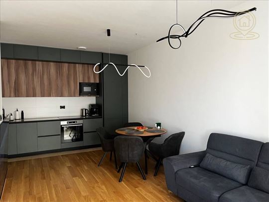 Prodaje se četvorosoban stan na Grbavici - 68m2
