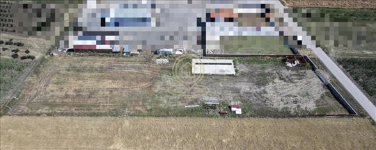 Prodaje se plac sa započetom gradnjom u industrijs