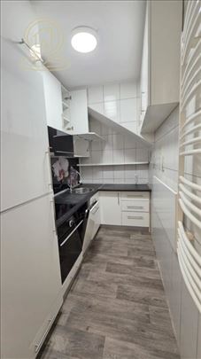 Prodaje se se 4.0 stan 90 m² – Grbavica, Bulevar