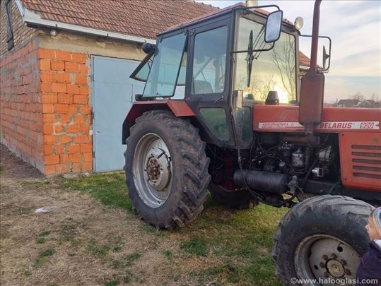 prodajem traktor regostrovan