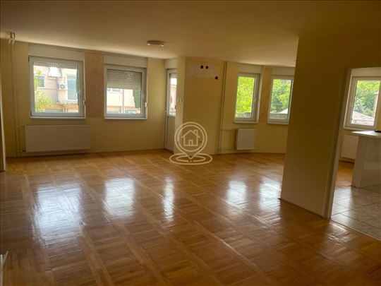 Prostran Četvorosoban Stan 108 m², Palilula, Rasad