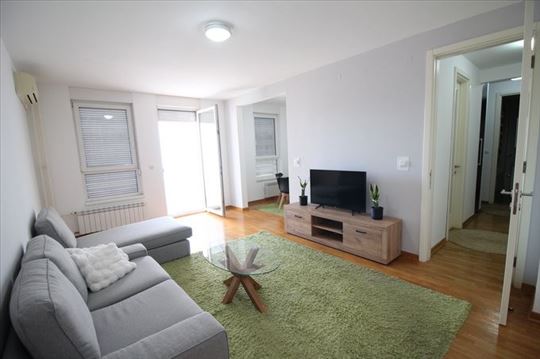Stan sa garažom blizu Delta City-ja, ID 3385