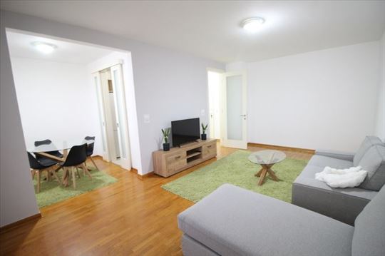 Stan sa garažom blizu Delta City-ja, ID 3385