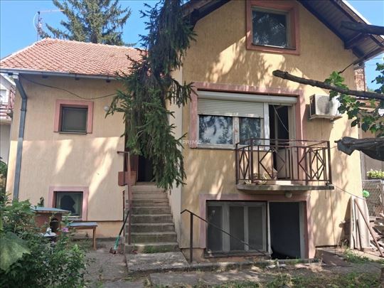 Kuća 60m² u Surčinu Vinogradska 150000 Eur