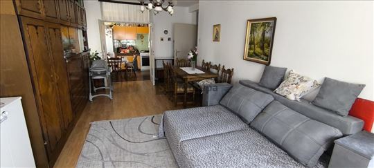 Odmah useljiv, uknjižen, adaptibilan u 3.0
