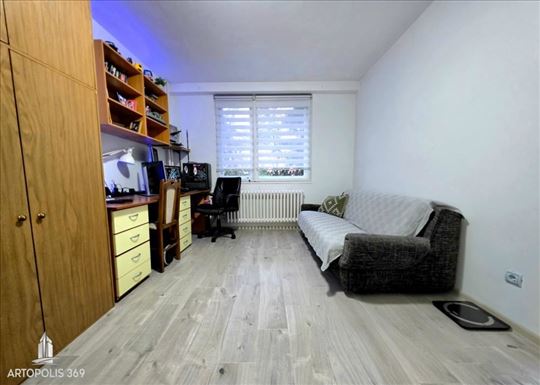 Kompletno namešten, na drugom spratu, CG, uknjižen