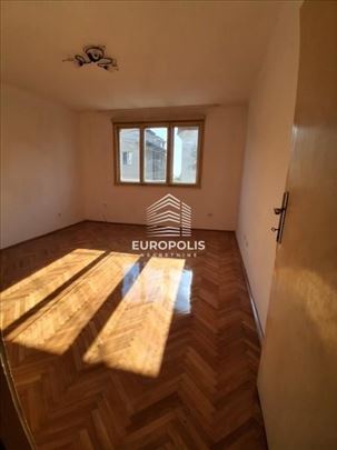 Lep, porodičan, 2.0, Banovo brdo ID#9845