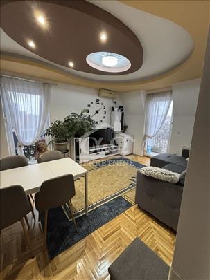 Namešten četvoroiposoban dupleks sa garažnim mesto