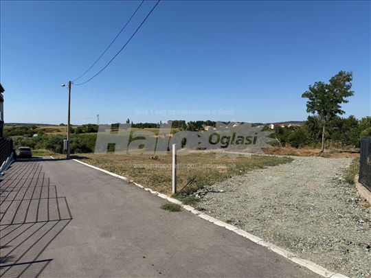 Plac u Pinosavi na IZUZETNOJ lokaciji !