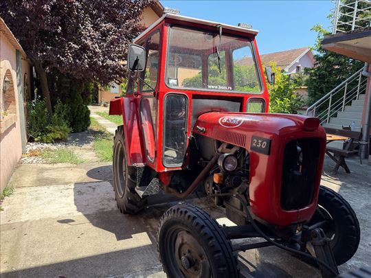 Traktor IMT 539