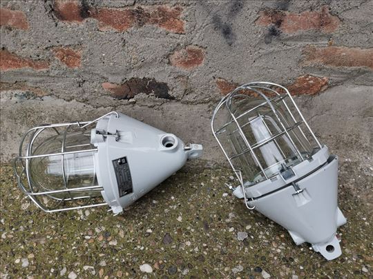 Industrijske 2 lampe nekorišćene