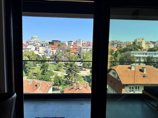 LUKSUZAN stan 196 m² u jednom nivou-Neimarski park