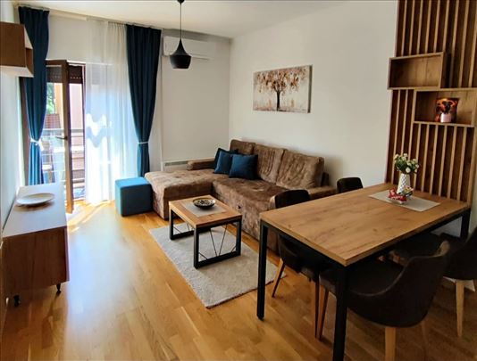 Nov apartman sa svim stvarima