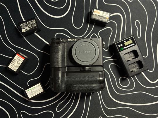 Sony A6500 + Meike Battery Grip + 4 baterije + dup