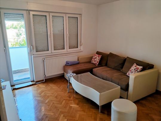 Banovo Brdo odličan 2-soban stan Udbinska ulica