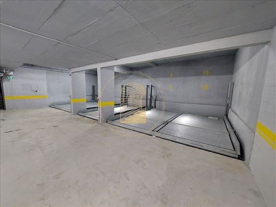 Garažno mesto 12,5 m² – kod TC Zira, Braće Ribnika