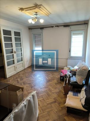 Studentski trg, Simina, deljiv na dve jedinice