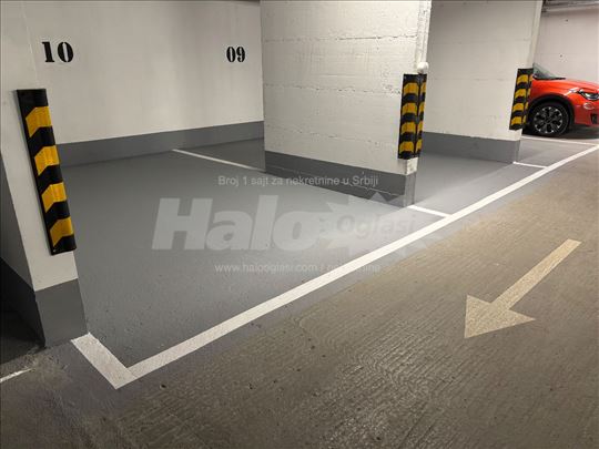 Novo kod Opštine na Banovom brdu preko puta Ade