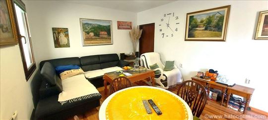 Makiš, novija kuća sa garažom, odlična, 110000€