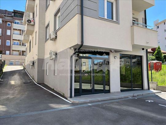 Poslovni prostor, V. Vlahovića, 125 m2, parking