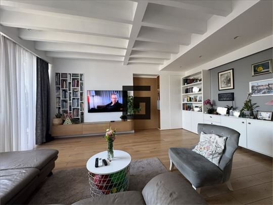 Renoviran porodični stan 100 m² kod Bajlonijeve pi