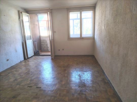 Resnik dvoiposoban odmah useljiv 58m2+5m2 lodja