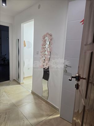 Stan površine 60 m², stara Bežanija.