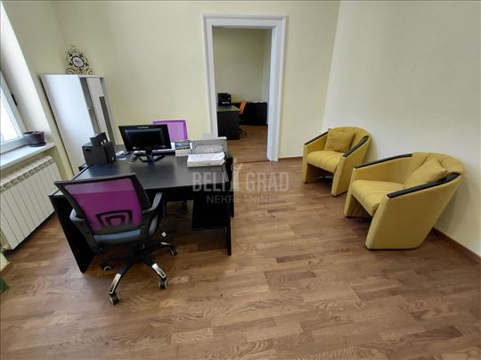 Trg Republike, Bulevar despota Stefana, salonac