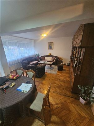 Trosoban stan u B zgradama 