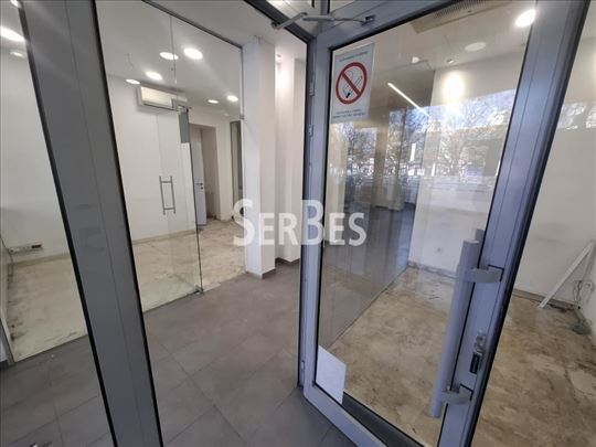 Ulični lokal 400m2 na Bulevaru Oslobodjenja ID#183