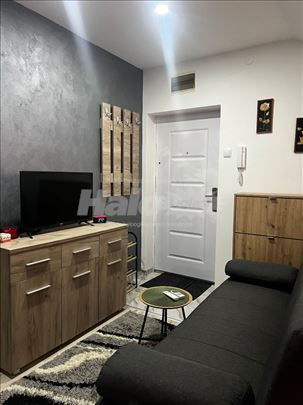 1.5 renoviran stan u blizini centra, Rotkvarija