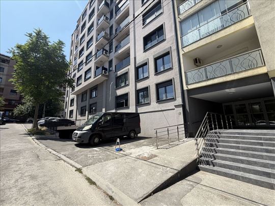 Autokomanda Leskovačka izdaje se stan sa parkingom