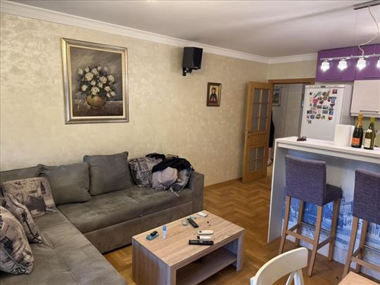 Blok 33,renoviran,3 spavaće sobe,useljiv ID#19483