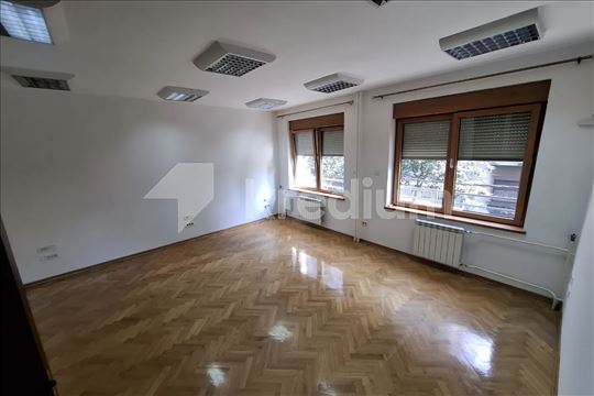 Cara Nikolaja II 03 | Čubura | 2 kancelarije