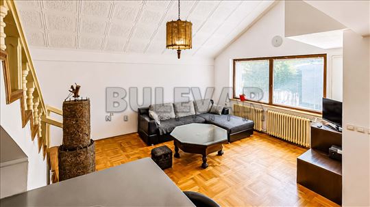 Izdaje se stan u kući sa posebnim ulazom- duplex, 