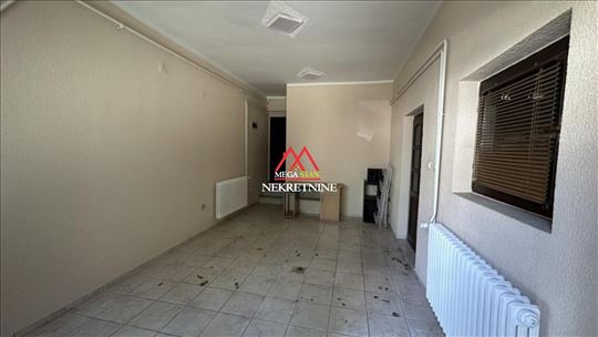 Lokal na Salajci – 18m² +više parking mesta+depozi
