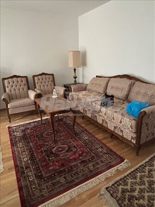 Lux trosoban stan na Zemunskom keju