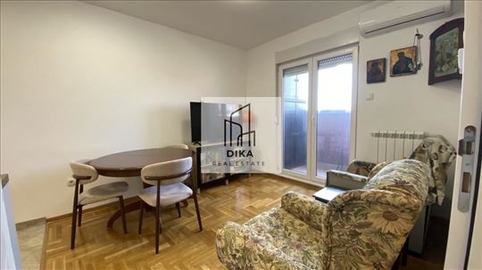 Na prodaju stan u Zemunu , Cara Dušana , 36m2