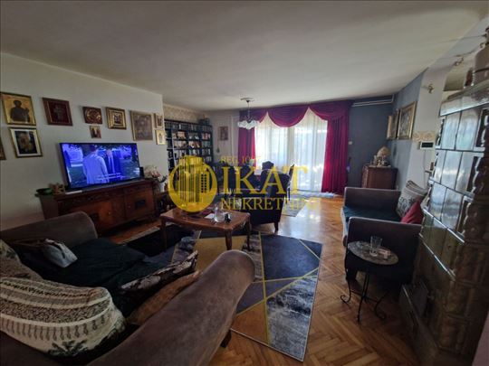 Novi Beograd kuća 250m2, garaža, 10 ari placa