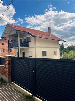 ODLIČNA ponuda!Kuća sa pogledom na Avalu,dvorište!