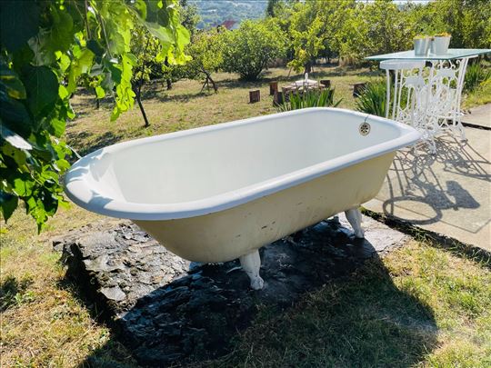 Retro tučana kada sa nogicama stilska